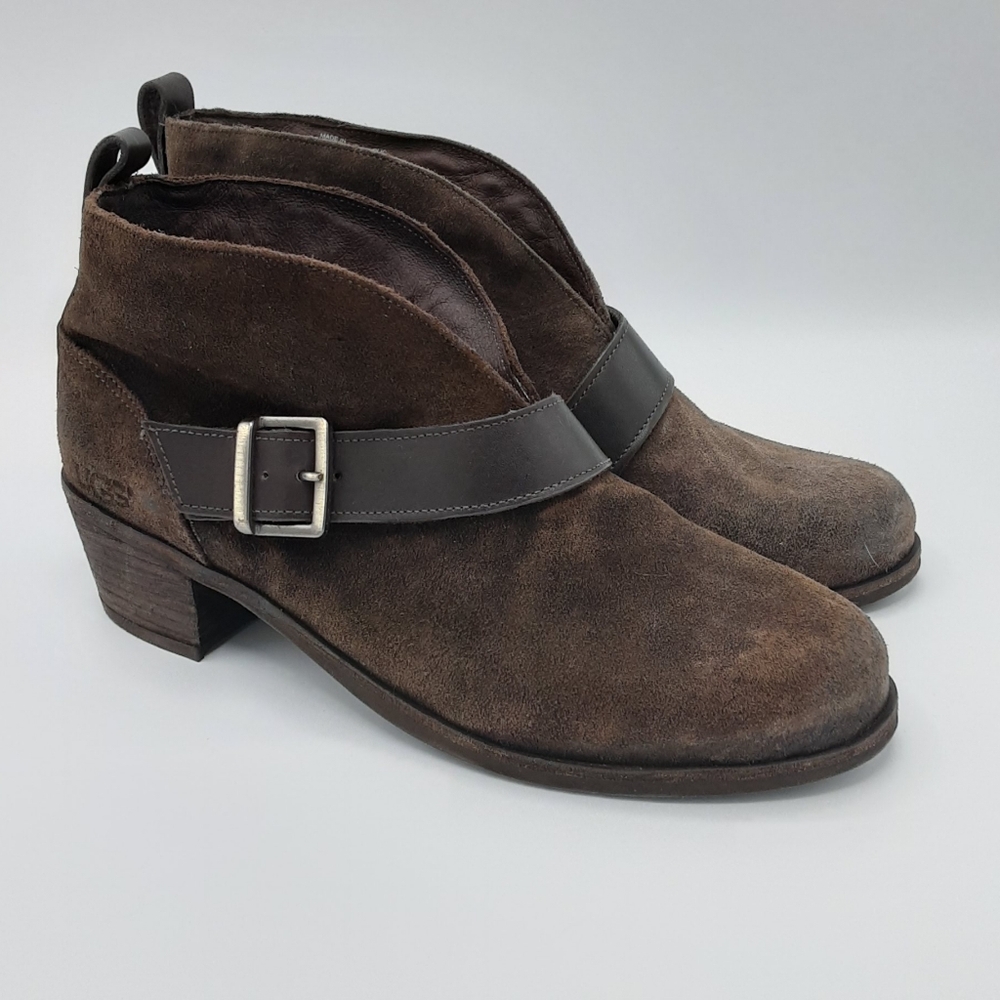 UGG Wright Suede Belted Ankle Boot Fur Lined.